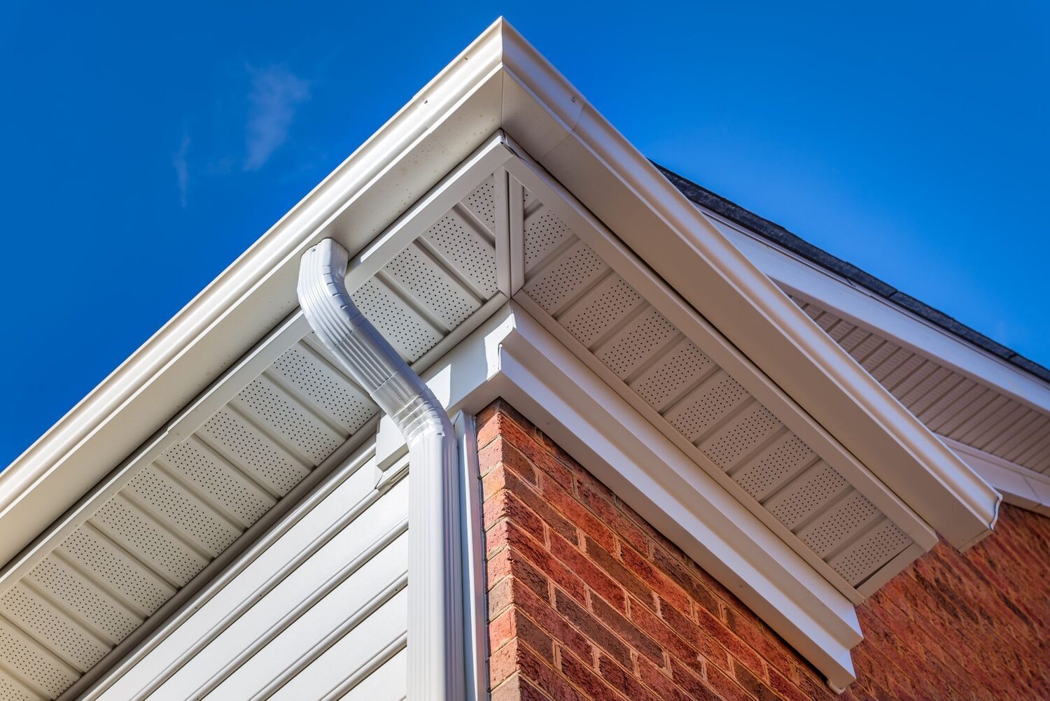 Seamless gutter and downspout installed by HomePro Contractors
